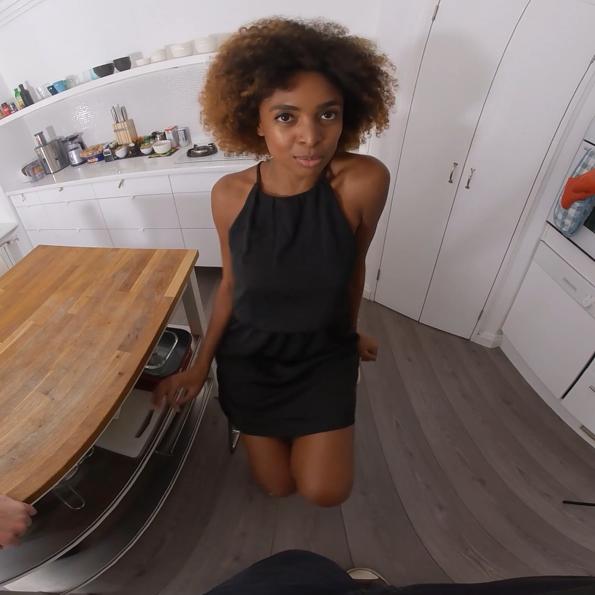 Hot ebony chick has no money for rent VR Porn Video