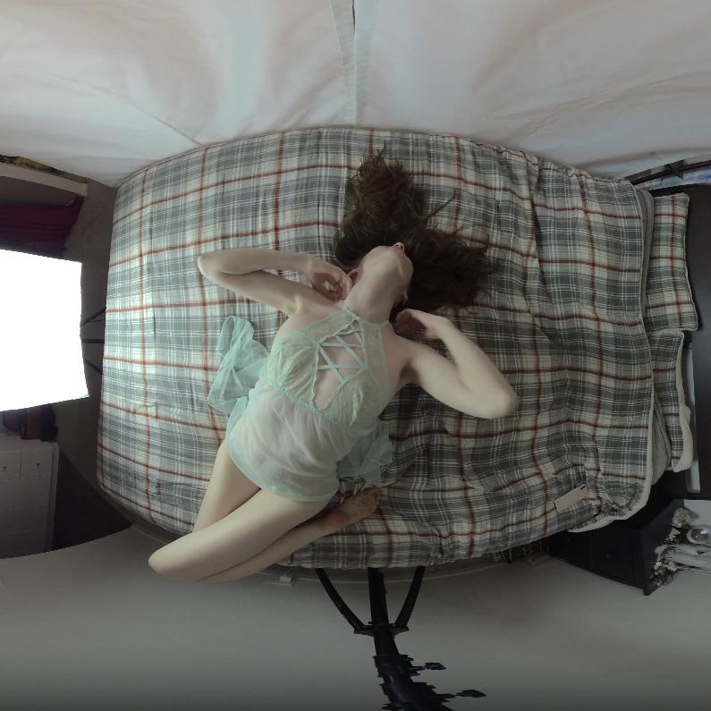 Emily Bloom knows how to seduce VR Porn Video