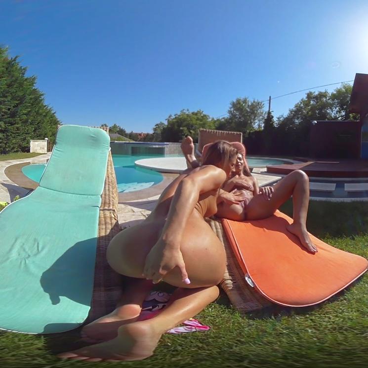 Hot summer days VR Porn Video